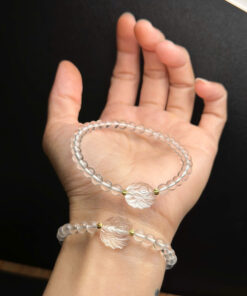 vòng tay đá thạch anh trắng được chế tác tinh xảo, phù hợp cho phong thủy và trang sức.