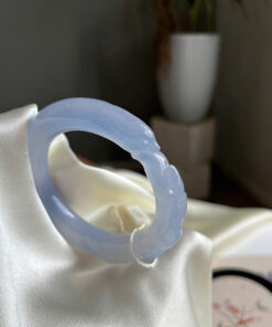 toàn cảnh vòng hồ ly Thổ Nhỹ với mặt hồ ly chạm khắc sắc nét và hạt đá nhóm Thổ tự nhiên.