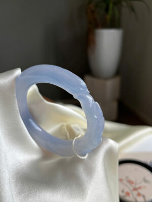 toàn cảnh vòng hồ ly Thổ Nhỹ với mặt hồ ly chạm khắc sắc nét và hạt đá nhóm Thổ tự nhiên.