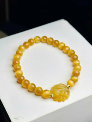 vòng tay đá với hạt đá tròn đều, màu sắc hài hòa và phong cách thanh lịch.