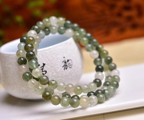 Khám phá vòng đá phong thủy PNJ chính hãng, đẹp, hợp mệnh giúp thu hút tài lộc, may mắn và cân bằng năng lượng trong cuộc sống.